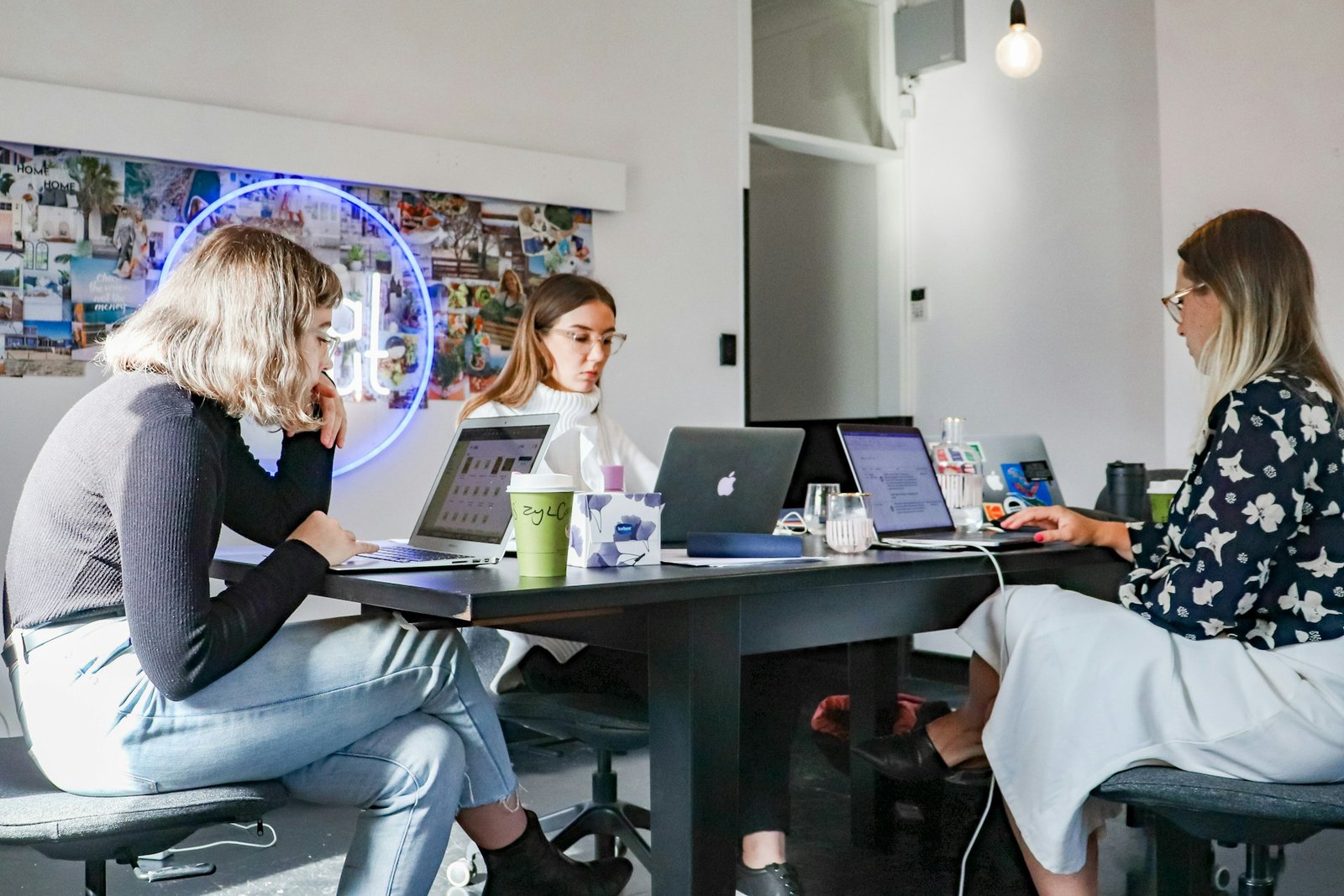 The Rise of Digital Nomad Entrepreneurs: Balancing Work and Travel